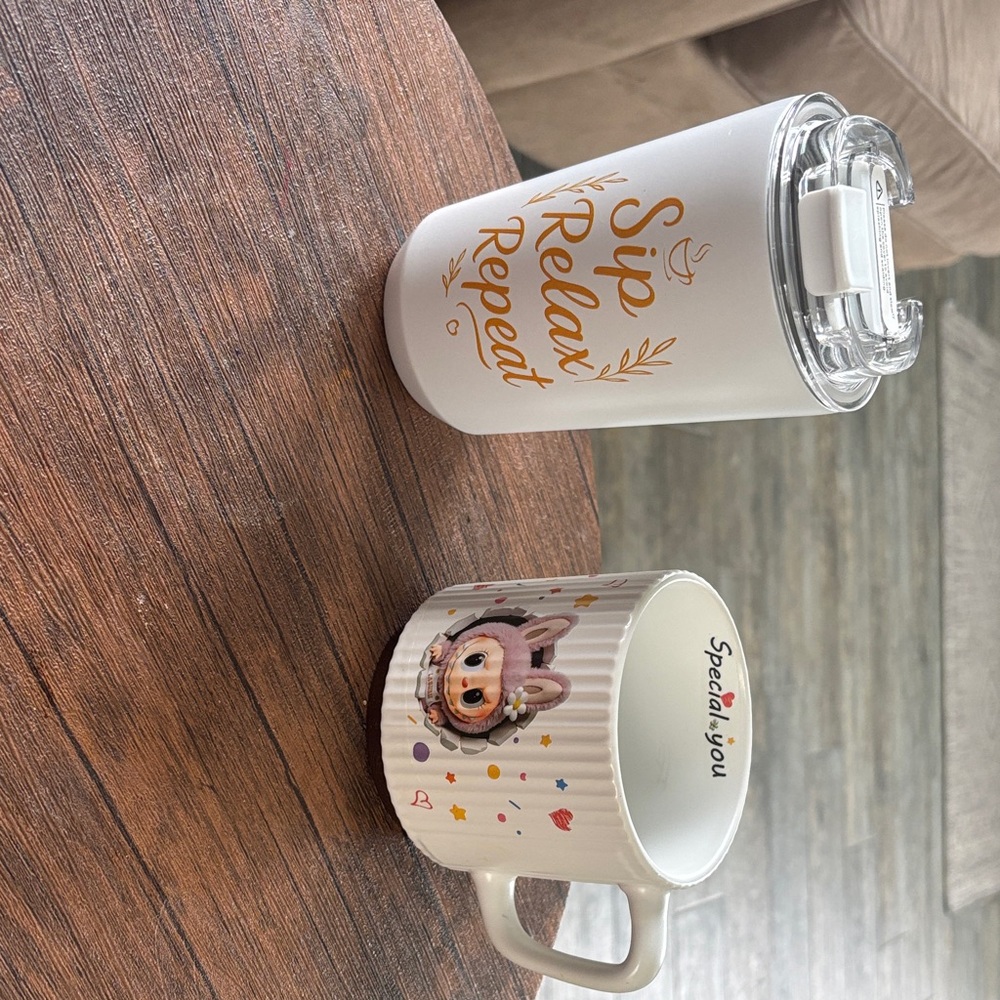 White and Multicolor Mugs Set